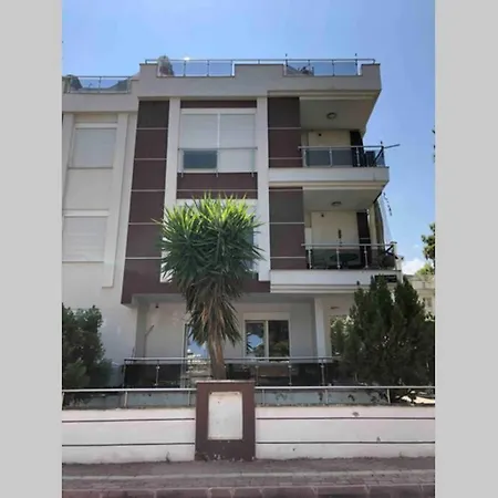 Dünyaca ünlü Konyaaltı Plajına 150mt Uzaklıkta 1+1
