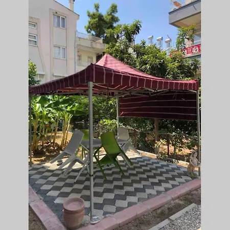 Daire Dünyaca ünlü Konyaaltı Plajına 150mt Uzaklıkta 1+1 Antalya
