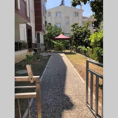 Dunyaca Unlu Konyaalti Plajina 150mt Uzaklikta 1+1 * Antalia